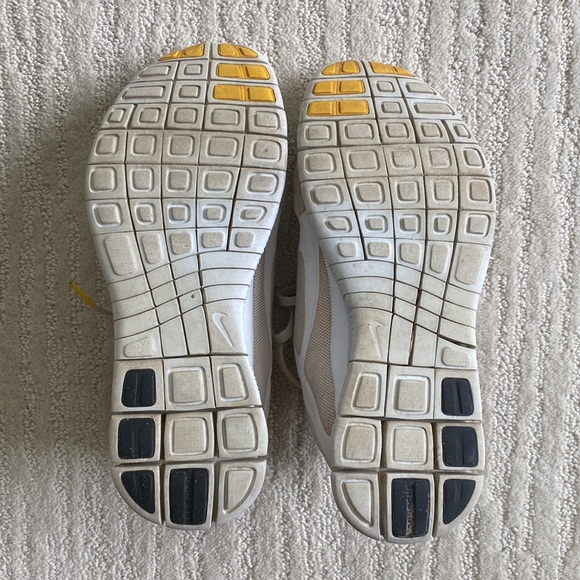 Nike Free 4.0 V3 Livestrong Athletic Shoes - Picture 9 of 9